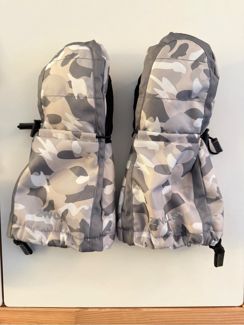 Stonz Kids Gray Camo Mittens size 2-4T